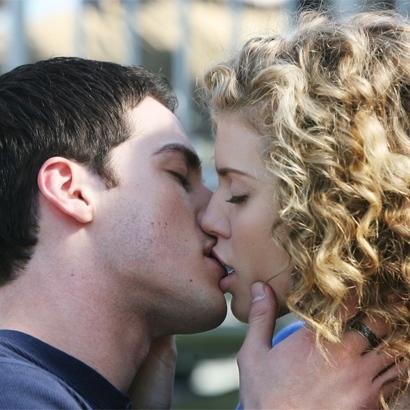 Сколько длится поцелуй. Как правильно целоваться фото. Вакуумный поцелуй. Классический поцелуй техника. Люблю цілуватись.